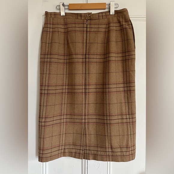 Vintage Pendleton 100% Wool Pencil Skirt in Camel Plaid. Size 10 - Picture 2 of 5